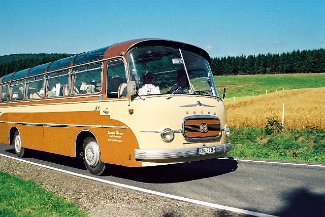 F1000011