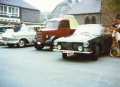 1979 Oldtimer nehmen Aufstellung an der Kirche